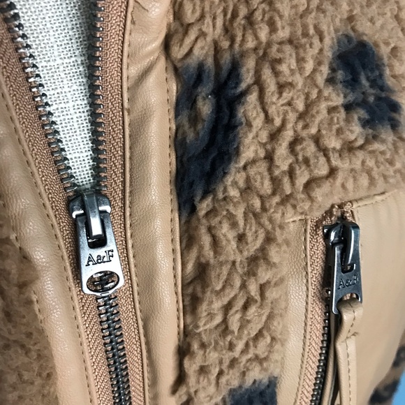 Abercrombie & Fitch Zippered Leopard Print Fleece Jacket w/Faux Leather Trim - Picture 3 of 7